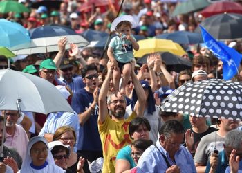 Un momento della manifestazione 'Difendiamo i nostri figli' contro il ddl Cirinn‡, le unioni civili e quelle omosessuali a piazza San Giovanni, Roma, 20 giugno 2015. ANSA/ETTORE FERRARI