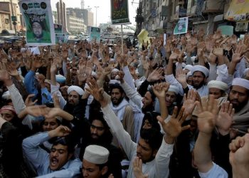Pakistani supporters of Mumtaz Qadri protest his execution in Peshawar, Pakistan, Monday, Feb. 29, 2016. Pakistan on Monday hanged Qadri, the convicted killer of a former governor, shot in 2011 by his bodyguard who accused him of blasphemy, officials said. (AP Photo/Mohammad Sajjad)