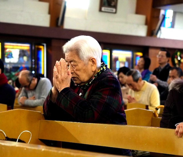 In Cina e Asia - Vaticano: Violato l'accordo sulla nomina dei vescovi