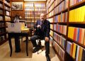 Lo scrittore Umberto Eco in una immagine di archivio del febbraio 2015 nella sala Carducci della libreria Zanichelli a Bologna, 20 Febbraio 2016. ANSA/GIORGIO BENVENUTI