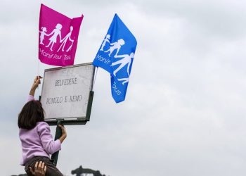 Manifestanti al Circo Massimo in occasione del Family Day, Roma, 30 gennaio 2016. ANSA / MASSIMO PERCOSSI