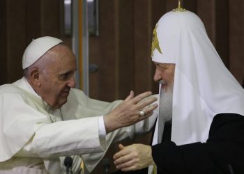 epa05157383 Pope Francis (L) embraces Russian Orthodox Patriarch Kirill (R) at the Jose Marti Airport in Havana, Cuba, 12 February 2016. Pope Francis and the leader of the Russian Orthodox Church, Patriarch Kirill, held a historic meeting in Havana's international airport. The two leaders signed a memorandum, which focused on ecumenism, or efforts to reunite Christian churches, common Christian values, and the persecution of Christians in the Middle East and Africa.  EPA/Alejandro Ernesto / POOL