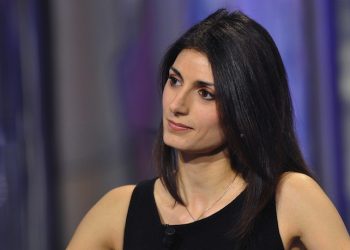 La candidata sindaco di Roma del Movimento 5 Stelle, Virginia Raggi, ospite del programma Rai "Porta a porta", condotto da Bruno Vespa, Roma, 01 marzo 2016. 
ANSA/GIORGIO ONORATI