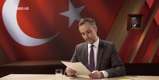Il comico tedesco che insulta Erdogan finisce col fargli un favore