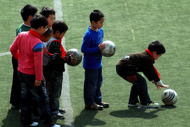 cina-scuola-calcio-ansa