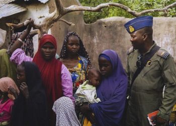 epa04728027 An undated handout picture released by the Nigerian army on 30 April 2015 made available 01 May 2015 and taken this week in an undisclosed location in the Sambisa Forest, Borno state, Nigeria shows a member of the Nigerian Army standing with a group of women and children rescued in an operation against the militant Islamist group Boko Haram. The Nigerian military reported Boko Haram hostages were held in terrible conditions in the Sambisa Forest  after they freed nearly 500 women and girls through the week.  EPA/NIGERIAN ARMY/HO BEST QUALITY AVAILABLE HANDOUT EDITORIAL USE ONLY/NO SALES