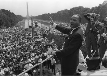 Il leader del movimento per i diritti civili negli Stati Uniti Martin Luther King in un'immagine d'archivio del 28 agosto 1963, durante la "Marcia su Washington".       ANSA