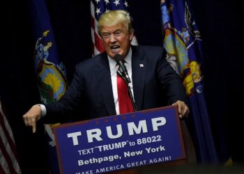 epa05247044 Businessman and US Republican presidential candidate Donald Trump reacts as he speaks at a campaign rally in Bethpage, on Long Island, New York, USA, 06 April 2016. Voters will go to the polls for the New York primary on 19 April.  EPA/PETER FOLEY