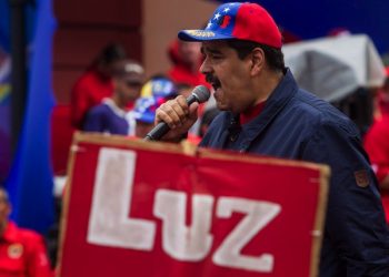 epa05286469 Venezuelan President Nicolas Maduro speaks during the Internatonal Worker's Day rally in Caracas, Venezuela, 01 May 2016. Labour Day, or May Day, is observed all over the world on the first day of May to celebrate the economic and social achievements of workers and fight for labourers' rights.  EPA/MIGUEL GUTIERREZ