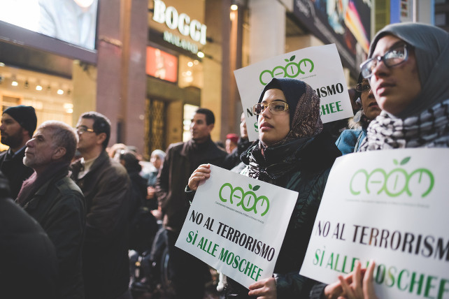 manifestazione-musulmani-caim-milano-terrorismo-moschea-shutterstock_342012194