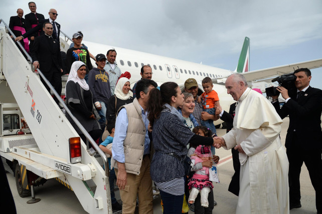 papa-francesco-profughi-lesbo-ansa