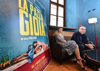 Il regista Paolo VirzÏ con l'attrice Micaela Ramazzotti durante la conferenza stampa di presentazione del Film "La pazza gioia" presso Nh Hotel Piazza Carlina, Torino, 18 maggio  2016 ANSA/ ALESSANDRO DI MARCO