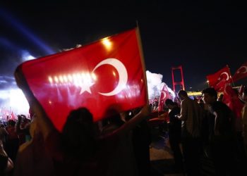 epa05435517 Supporters of Turkish President Recep Tayyip Erdogan hold Turkish flags at Bosphorus Bridge during a demonstration against the failed attempted coup, in Istanbul, Turkey, 21 July 2016. Turkish President Recep Tayyip Erdogan on 20 July declared a three-month state of emergency and caused the dismissal of 50,000 workers and the arrest of 8,000 people after the 15 July failed coup attempt. At least 290 people were killed and almost 1,500 injured amid violent clashes on 15 July as certain military factions attempted to stage a coup d'etat. The UN and various governments and organizations have urged Turkey to uphold the rule of law and to defend human rights.  EPA/SEDAT SUNA