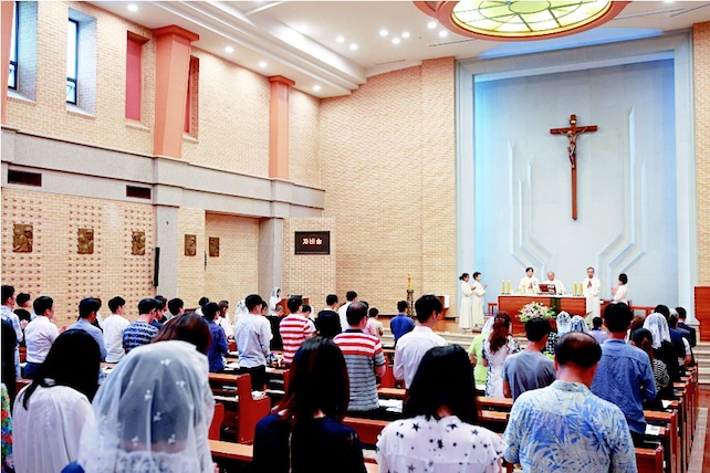 Un momento  del battesimo di 60 nordcoreani il 18 giugno nella chiesa in Banpo 4-dong a Seul