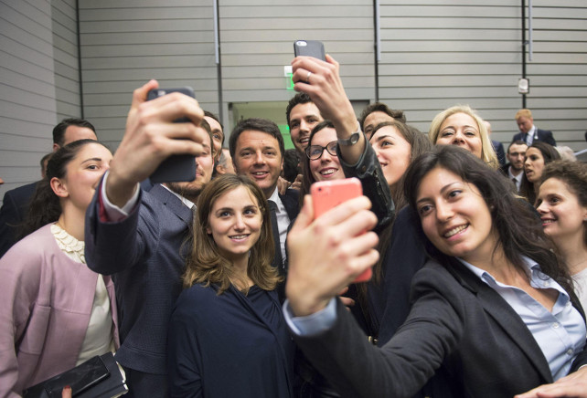 renzi-selfie-ansa