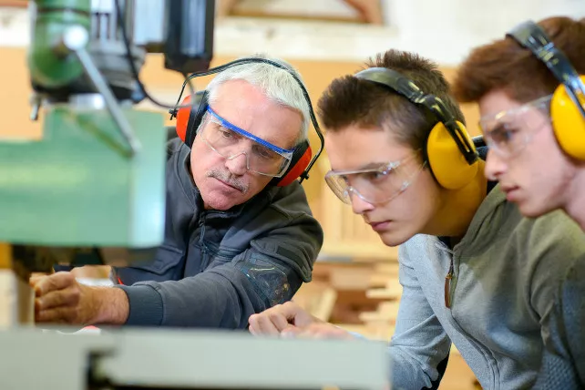 scuola-lavoro-apprendistato-shutterstock_323665901