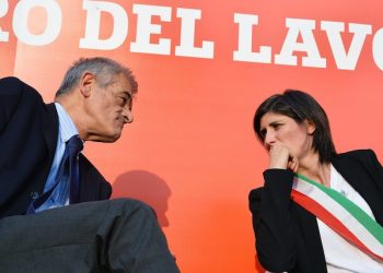 Sergio Chiamparino (S) Presidente Regione Piemonte e Chiara Appendino Sindaca di Torino durante l'inaugurazione della nuova sede della Direzione Generale dell'Agenzia per il lavoro in Via Pisa a Torino, 29 Settembre 2016 ANSA/ALESSANDRO DI MARCO