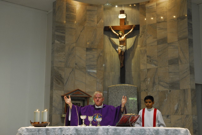 padre-aldo-trento-paraguay-parrocchia-san-rafael-asuncion-messa
