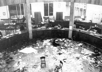 Il salone della Banca Nazionale dell'Agricoltura in Piazza Fontana dopo l'attentato, Milano, 12 dicembre 1969. 
+++12 dicembre 1969: Attentato alla banca nazionale dell'Agricoltura in piazza Fontana a Milano, 16 i morti. Ancora ignoti gli esecutori della strage. Tutti gli imputati finora processati sono stati assolti. Ignota ancora anche la dinamica della morte dell'anarchico Pinelli. ANSA