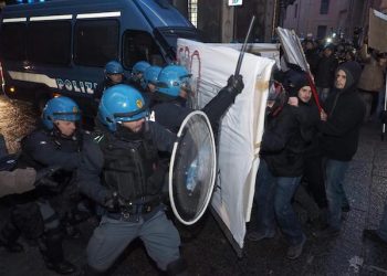 A moment of the new scuffles occurred today in the university area in Bologna. The collective of students, who are protesting since yesterday against the turnstiles at the library of the Faculty of Literature, have entered into contact with the police and there was a launch of objects, then there were police charges in riot gear. Bologna, Italy, Feb. 10, 2017. ANSA/ GIORGIO BENVENUTI