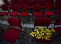 Il flash mob davanti alla sede della Provincia di Napoli in piazza Matteotti, con sedie rosse vuote con sopra il nome delle donne vittime di "femminicidio" nel 2013: Ë il flash mob promosso dal Centro Italiano Femminile, con il Patrocinio della Provincia, 8 marzo 2014.
ANSA / CIRO FUSCO