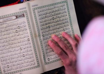 A Pomak girl reads the Koran during Sunday school at a mosque in the village of Ribnovo, some 230 km south of the capital Sofia, Bulgaria, 29 March 2009. The small village of Ribnovo in Southeastern Bulgaria is home of Bulgarian speaking Muslims, the so-called 'pomaks', who are believed to have converted to Islam in the late 1300s. There, amidst high mountains and age-old pine woods the local people practise their own rituals and customs and wear typical Muslim cloths including headscarfs. This makes Ribnovo an unique place for ethnographs and minority studies. Back in 1964 the then ruling communists launched a campaign of focefully changing the Muslim names of Bulgaria's Muslim minority to Slavonic ones. It had also been forbiddeen for them to practise Muslim customs. The campaign to convert the Muslim minority of this Balkan country into Bulgarians was continued in 1989 and lead to the exodus of about 350,000 ethnic Turks to neighbouring Turkey. In Bulgaria about ten per cent of the population are Muslims - pomaaks and ethnic Turks.  ANSA/VASSIL DONEV