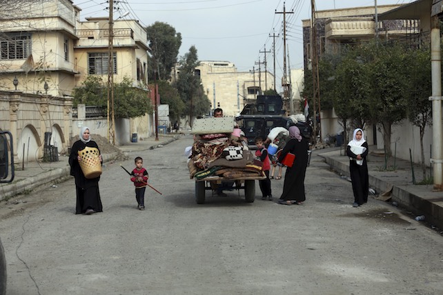 Iraqi civilians flee their homes due to fighting between Iraqi security forces and Islamic State militants, on the western side of Mosul, Iraq, Wednesday, March 8, 2017. (AP Photo/Khalid Mohammed)