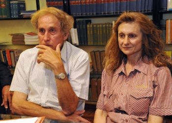 Da sx Luigi Deambrosis e Gabriella Carsano i genitori al quale il Tribunale dei Minori ha tolto la figlia perch? troppo anziani,Torino,17 settembre 2011 ANSA/ DI MARCO