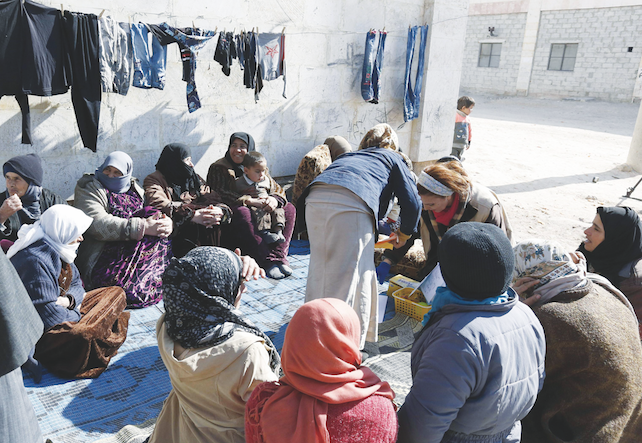 La vita nel campo profughi di Jibrin, a pochi chilometri dall'aeroporto