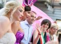 Al centro la Sindaca di Torino Chiara Appendino partecipa alla parata del Torino Pride 2016, Torino, 9 Luglio 2016 ANSA/ ALESSANDRO DI MARCO