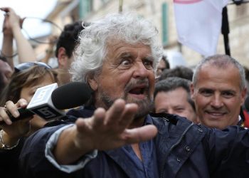 Italian Five Stars Movement's leader, Beppe Grillo, reacts during the second march for the citizenship income organized by the party from Perugia to Assisi, central Italy, 20 May 2017.  
ANSA/TOMMASO CROCCHIONI