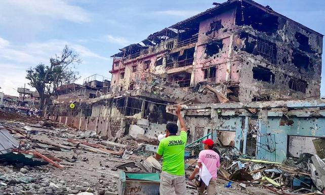 epa06012806 A handout photo made available by the Joint Coordinating, Monitoring, and Assistance Center (JCMAC) of the GPH-MILF Peace Corridor on 06 June 2017 shows damaged buildings in Marawi City, Mindanao Island, southern Philippines, 05 June 2017. According to media reports, at least 174 people have been killed in ongoing clashes between militants linked to the so-called Islamic State (IS or ISIS, ISIL) militant group and the Philippine Army in the southeastern city of Marawi. The clashes began on 23 May when a military operation failed to capture Isnilon Hapilon, the leader of the extremist group Abu Sayyaf who was being safeguarded by members of the Maute Group, both groups pledged alliance to IS. Philippine President Rodrigo Duterte declared martial law for the island of Mindanao on the same day that the conflict emerged.  EPA/GPH-MILF PEACE CORRIDOR HANDOUT  HANDOUT EDITORIAL USE ONLY/NO SALES