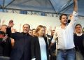 Il segretario della Lega Nord, Matteo Salvini (D), con Silvio Berlusconi e Giorgia Meloni sul palco allestito in Piazza Maggiore a  Bologna, 8 novembre 2015. ANSA/GIORGIO BENVENUTI