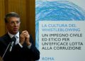 Il presidente dell'Anac Raffaele Cantone durante il convegno Rai "La cultura del whistleblowing - Un impegno civile ed etico per un'efficace lotta alla corruzione", Roma, 22 ottobre 2015. ANSA/FABIO CAMPANA