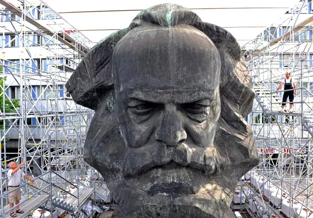 karl-marx-statua-ansa