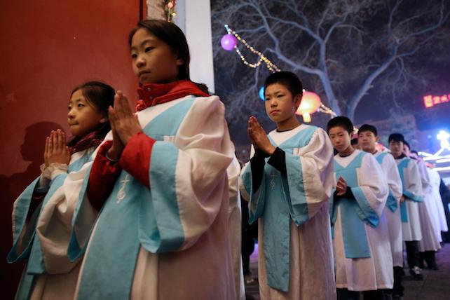 epa05687548 Members of a choir attend the Christmas Eve mass in the state-approved Xuanwumen Catholic Church, otherwise known as the South Cathedral in Beijing, China 24 December 2016. Christians in China attend church masses as they prepare to celebrate the religious holiday to commemorate the birth of Christ.  EPA/WU HONG