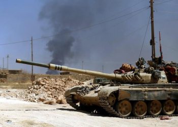 epa06164157 Iraqi army tank on a road in central Tal Afer city, western Mosul, northern Iraq, 25 August 2017 (issued 26 August 2017). Iraqi forces and Shiite militia troops advance to the center of Tal Afer city, after recapturing several districts from the Islamic State group (IS), the Iraqi Joint Operations Centre said in a statement.  EPA/STR