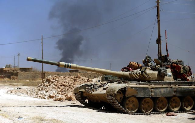 epa06164157 Iraqi army tank on a road in central Tal Afer city, western Mosul, northern Iraq, 25 August 2017 (issued 26 August 2017). Iraqi forces and Shiite militia troops advance to the center of Tal Afer city, after recapturing several districts from the Islamic State group (IS), the Iraqi Joint Operations Centre said in a statement.  EPA/STR