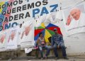 epa06197331 T-shirts depicting Pope Francis are seen hanging on sale during a Mass celebrated by the Pontiff in the port area of Contecar in Cartagena, Bolivar, Colombia, 10 September 2017. Cartagena de Indias woke up among strong security measures and thousands of parishioners dressed in white awaiting the arrival of the Pontiff on the last day of his five-day visit to Colombia.  EPA/ORLANDO BARRIA