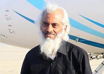Indian priest, Father Tom Uzhunnalil, who was kidnapped in Yemen, disembarks a plane after he was freed and arrived in Muscat, Oman, 12 September 2017. Father Tom Uzhunnalil was abducted during an attack on a charity care home in the Yemeni port city of Aden in March 2016.  ANSA/HAMID AL-QASMI ALTERNATIVE CROP