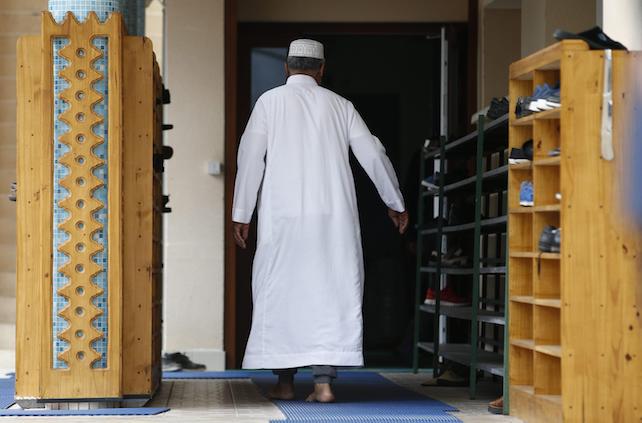 epa05443414 Worshippers arrive for prayer at the Yahya mosque in Sotteville-Les-Rouen near Saint-Etienne-du-Rouvray, France, 27 July 2016. According to reports, two hostage takers were killed by the police after they took hostages at a church in Saint-Etienne-du-Rouvray near Rouen. One of the hostages, a priest was killed by one of the perpetrators.  EPA/IAN LANGSDON