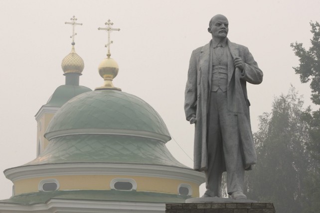 lenin-statua-chiesa-ortodossa-ansa