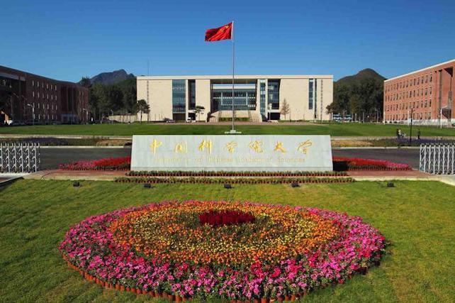 Cina, critica Xi Jinping all'università: denunciata dagli studenti e licenziata