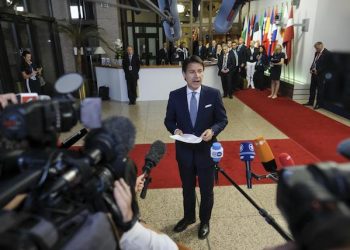 epaselect epa06849050 Italian Prime Minister Giseppe Conte speaks at the end of a night of negotiation on migration during an European Council summit in Brussels, Belgium, 29 June 2018. EU countries' leaders met on 28 and 29 June for a summit to discuss migration in general, the installation of asylum-seeker processing centers in northern Africa, and other security- and economy-related topics including Brexit.  EPA/OLIVIER HOSLET