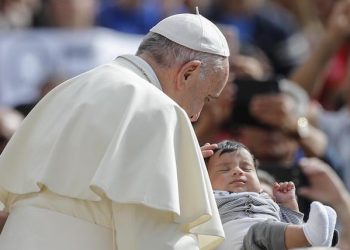 Pope Francis kisses a child during his weekly general audience in St. Peter's Square at the Vatican, 2 May 2018. ANSA/FABIO FRUSTACI