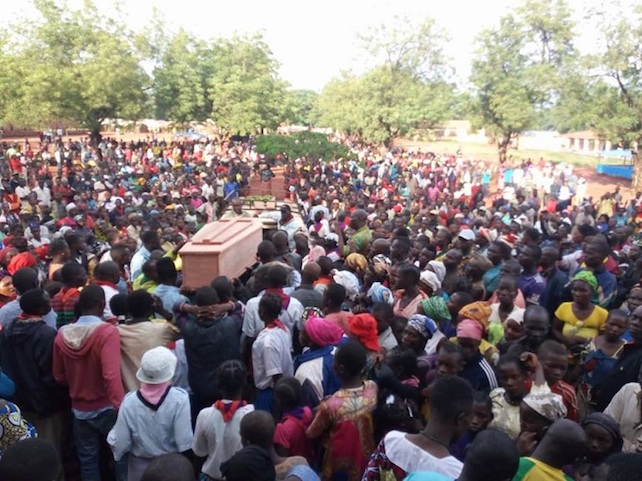 Centrafrica. La strategia di colpire i sacerdoti e il sacrificio di padre Gbagoua
