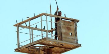 epa06871805 A Syrian soldier hoists the national flag atop a monitoring tower in Nassib border crossing in the southeastern countryside of Daraa city in south Syria, 07 July 2018. According to media reports, the Syrian army seized control on the crossing on the Syrian-Jordanian borders a day earlier. The crossing has a strategic importance and is considered Syria's southern gate and a main transport and economic hub.  EPA/YOUSSEF BADAWI