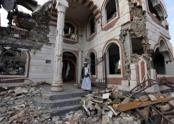 epa07135369 A Yemeni stands amongst debris of a destroyed building allegedly targeted by a previous Saudi-led airstrike, in Sana'a, Yemen, 01 November 2018. According to reports, the US has called for a ceasefire in Yemen and a return to UN-backed peace talks aimed at ending the three-and-half-year conflict between the Saudi-backed Yemeni government and the Houthi rebels.  EPA/YAHYA ARHAB