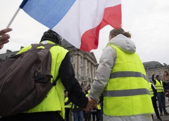 epa07217918 Protesters wearing yellow vests (gilets jaunes) demonstrate in Bordeaux, France, 08 December 2018. The so-called 'gilets jaunes' (yellow vests) are a protest movement, which reportedly has no political affiliation, is protesting across the nation over high fuel prices. Recent demonstrations of the movement, which reportedly has no political affiliation, had turned violent and caused authorities to close some landmark sites in Bordeaux this weekend.  EPA/CAROLINE BLUMBERG