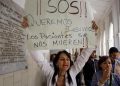 epa06726269 A woman holds a sign that reads 'SOS, we want supplies, patients are dying' as she joins fellow health workers and patients protesting at the Hospital Dr. Jose Maria Vargas in Caracas, Venezuela, 10 May 2018. Patients and medical workers protested at the Hospital over the worsening of health services. During the demonstration, a group of people identified as Chavistas followers burst into the place, preventing journalists and demonstrators from leaving the place.  EPA/EDWINGE MONTILVA